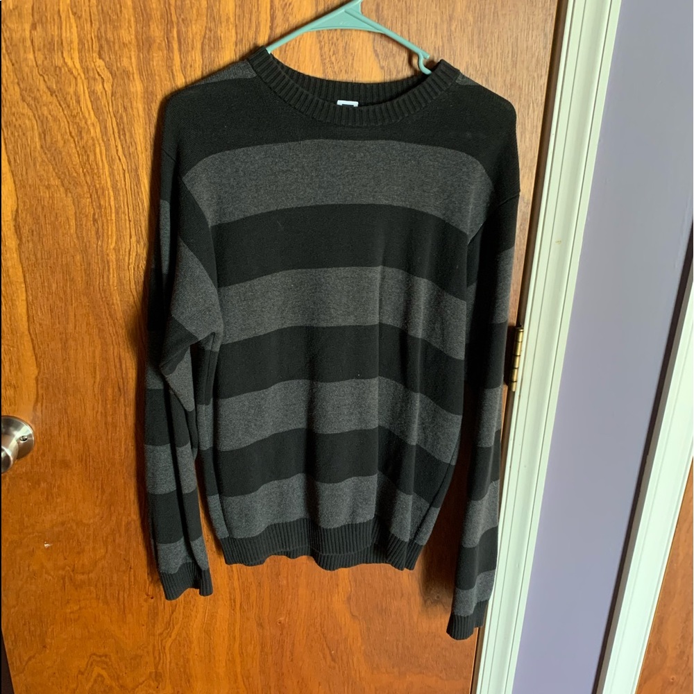 Medium men gap shirt